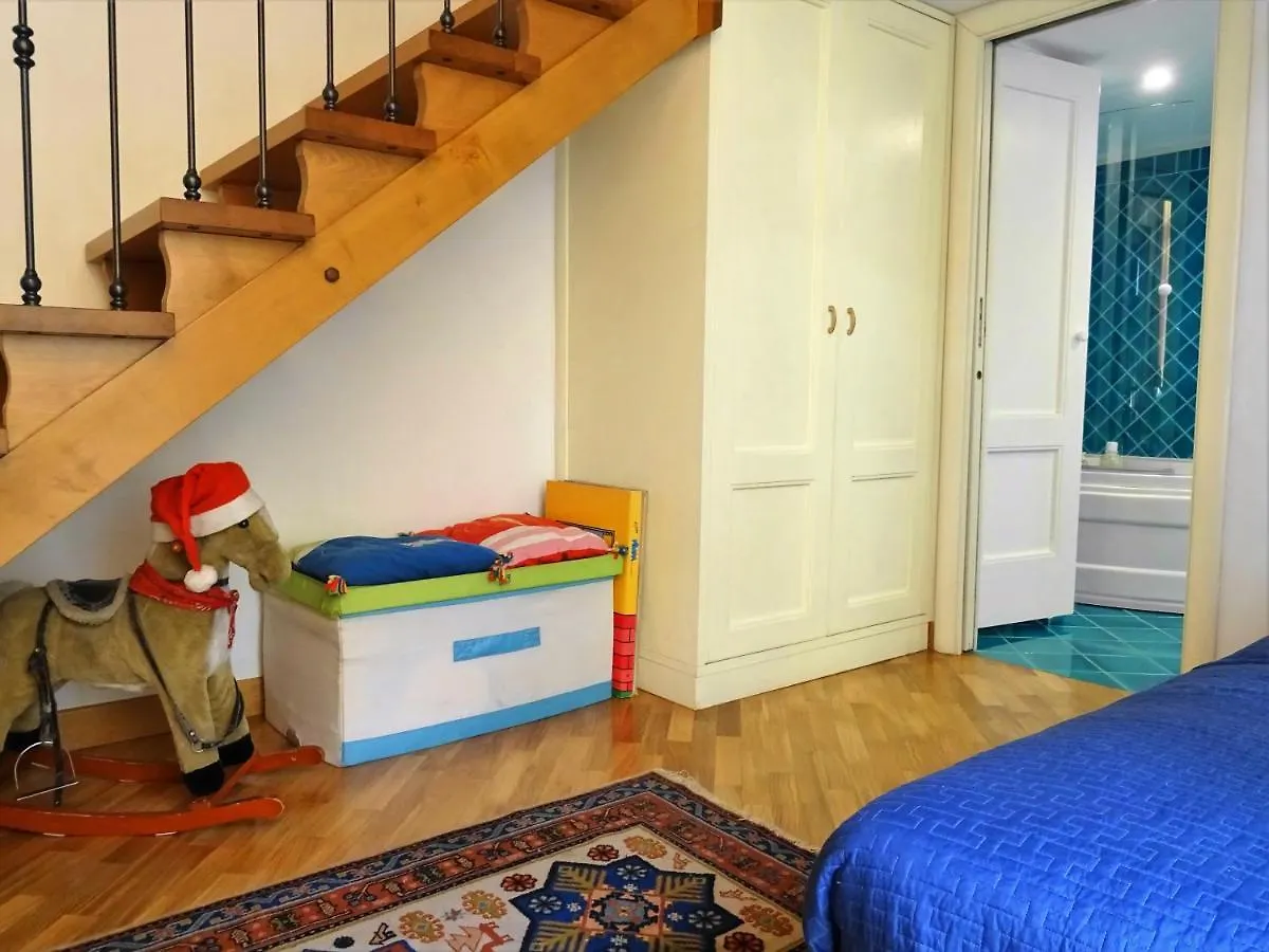 Mezzocannone Holiday House Napoli 0*,