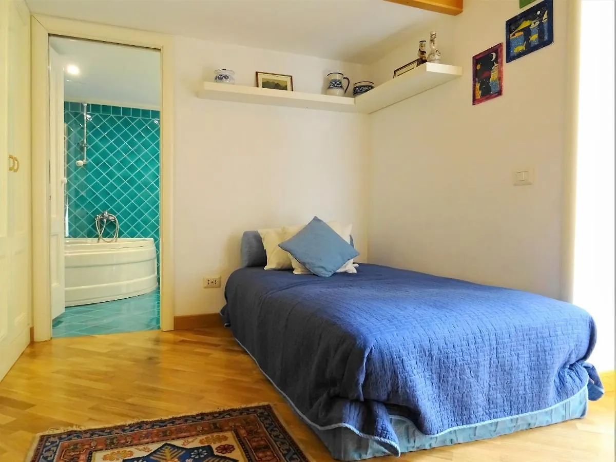 Mezzocannone Holiday House Napoli Italia